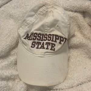 WHITE DISTRESSED MISSISSIPPI STATE HAT